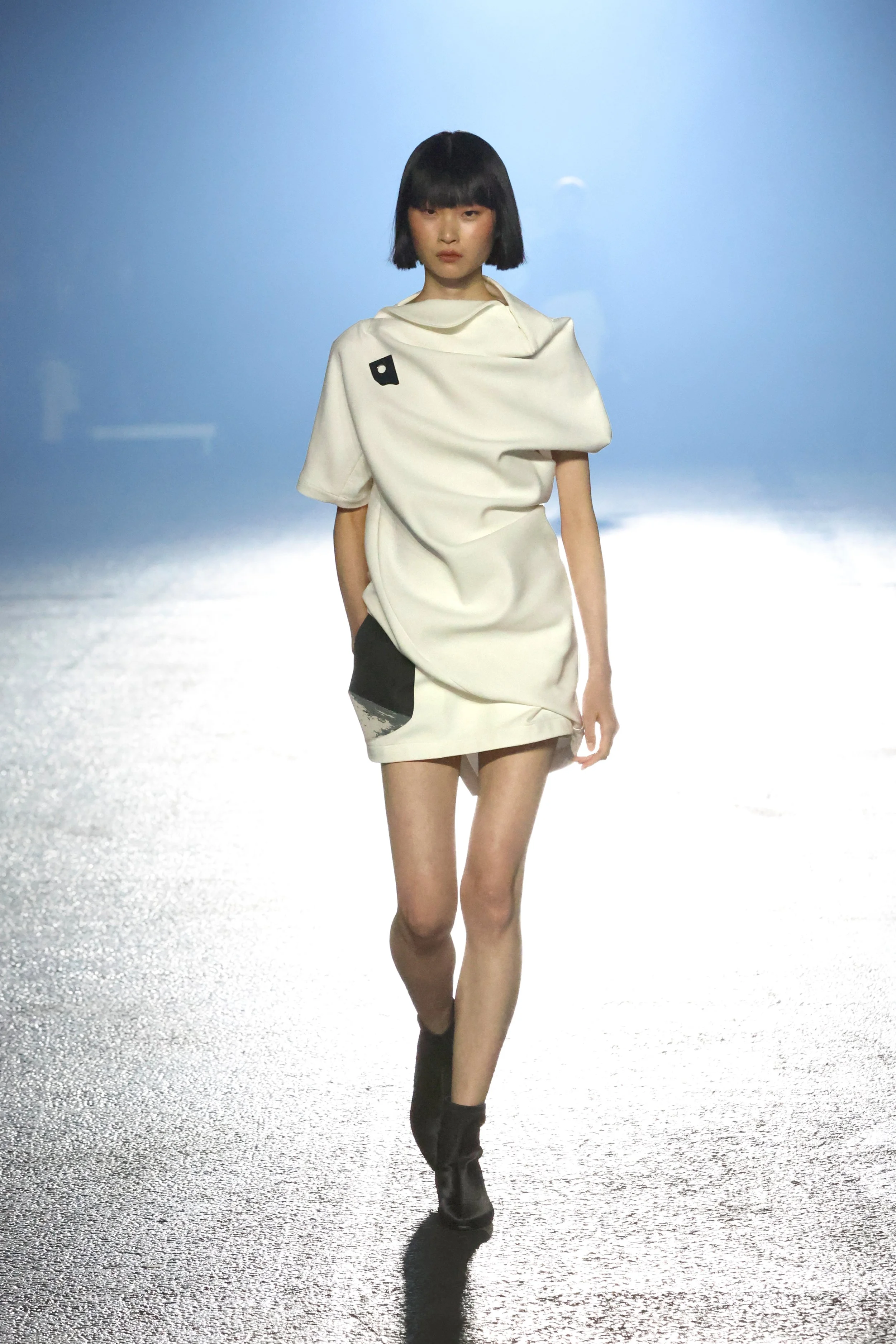美品　2023 春夏コレクションISSEY　MIYAKEスプリングコート ISSEY MIYAKE SPRING SUMMER 2023 COLLECTIONS 25 – ISSEY